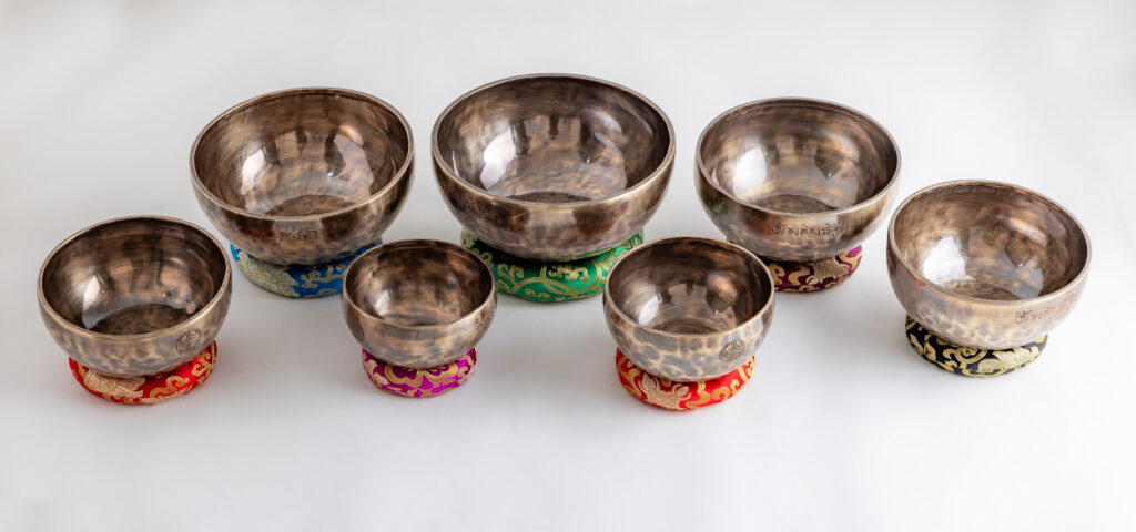 Hand Hammered Tibetan Meditation Singing bowl Nepal- Full Moon set of 7 ...